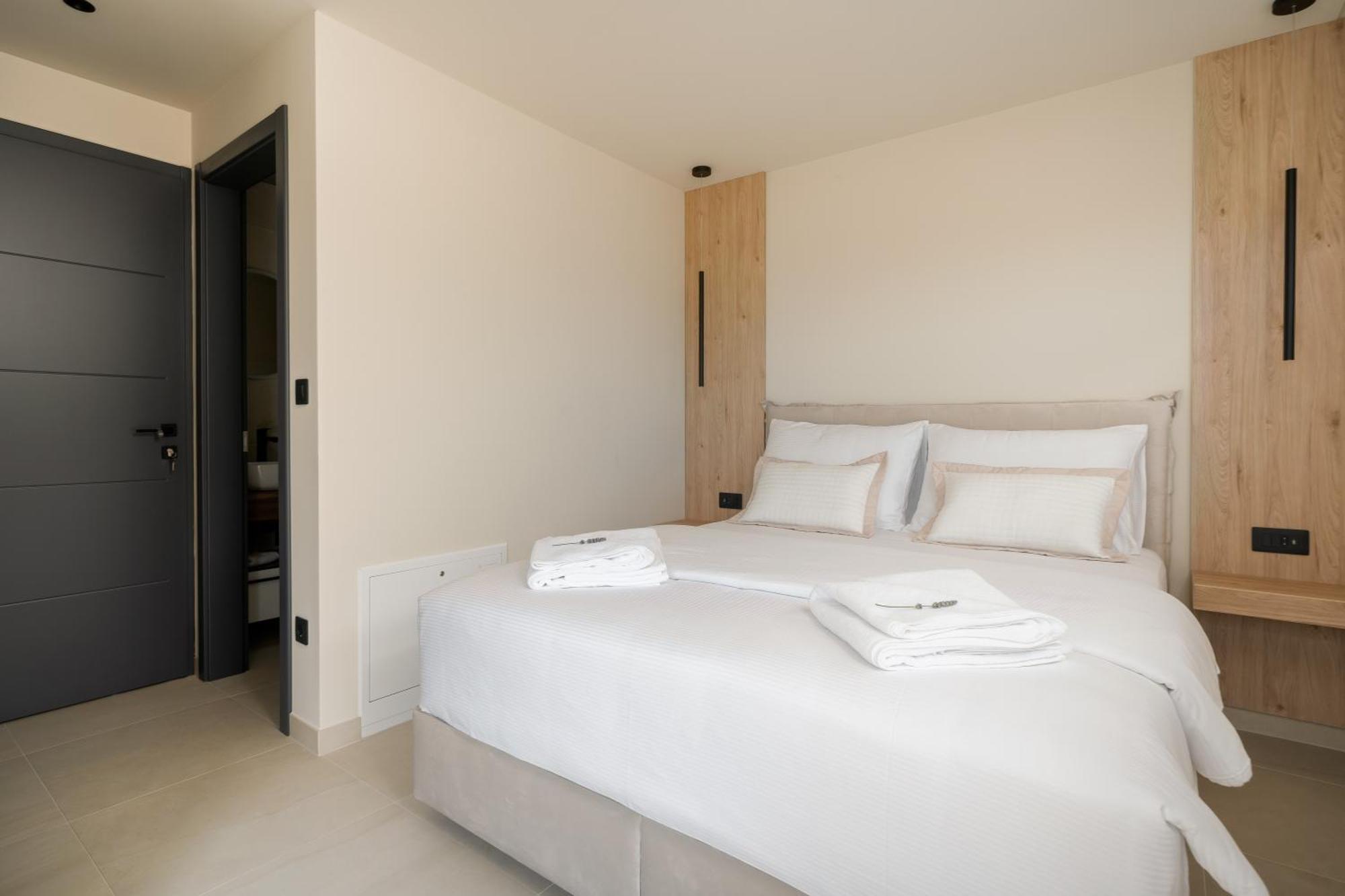 Luxury Helena With Heated Pool Villa *
