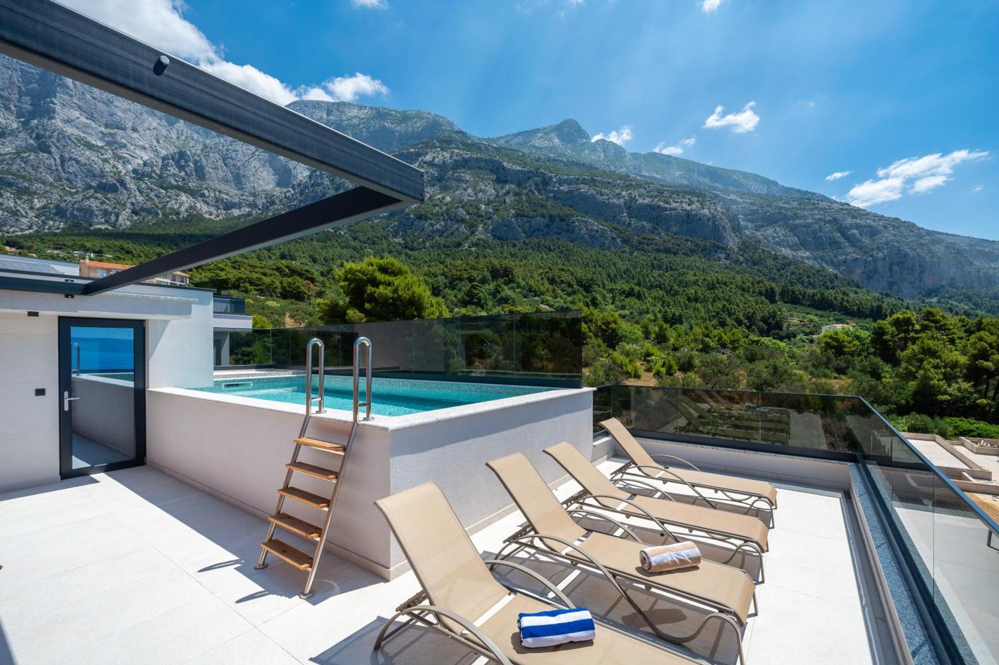 Luxury Helena With Heated Pool Makarska